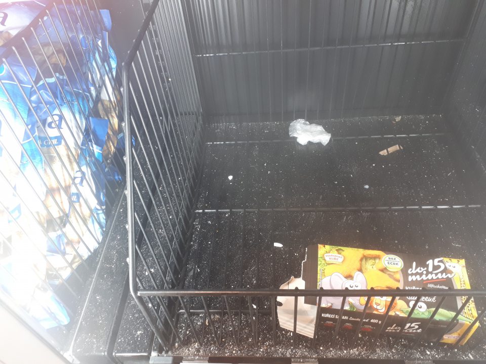 Nedodržaná hygiena predaja. 