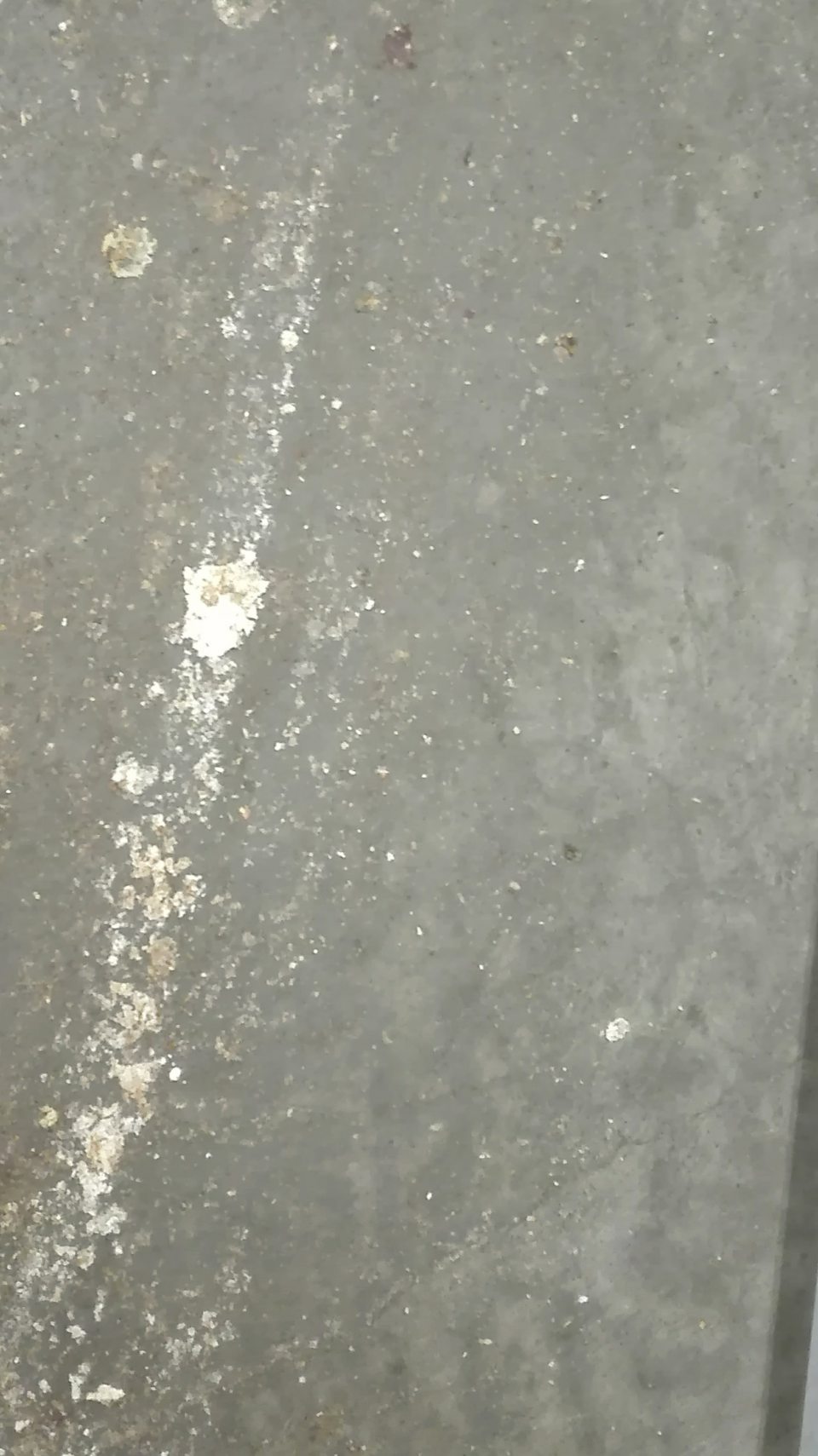 znečistená podlaha v mraziacom boxe