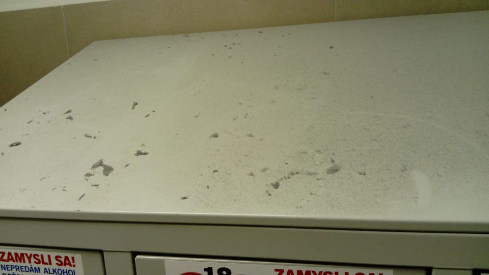 zanedbaná hygiena šatní