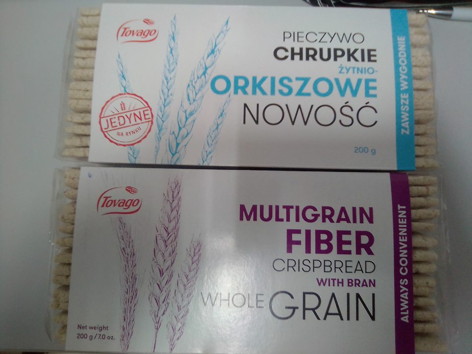 Nesprávne označený tovar-zložky spôsobujúce alergie nie sú v zložení výrobku /na etikete/ jasne odlíšené od zvyšnej časti zoznamu zložiek./výrobky Krehký viaczrnný chlieb s otrubami celozrnný a Krehký ražnošpaldový chlieb/.