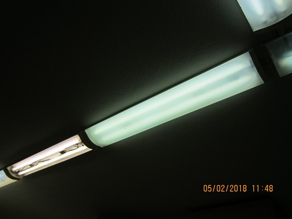 V prevádzke chýba kryt na osvetľovacom telese.