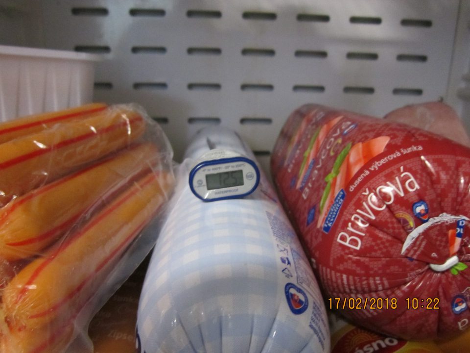 Nedodržiavanie teploty pri skladovaní mäsových výrobkov (12,5 °C a 12,7 °C)