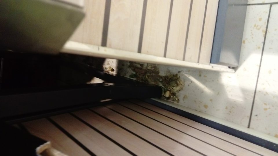 Nečistoty medzi zariadeniami na vystavovanie ovocia a zeleniny