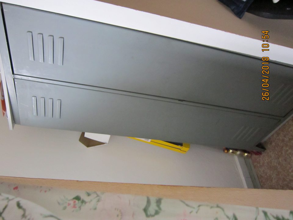 Nedostatočný počet skriniek pre zamestnancov