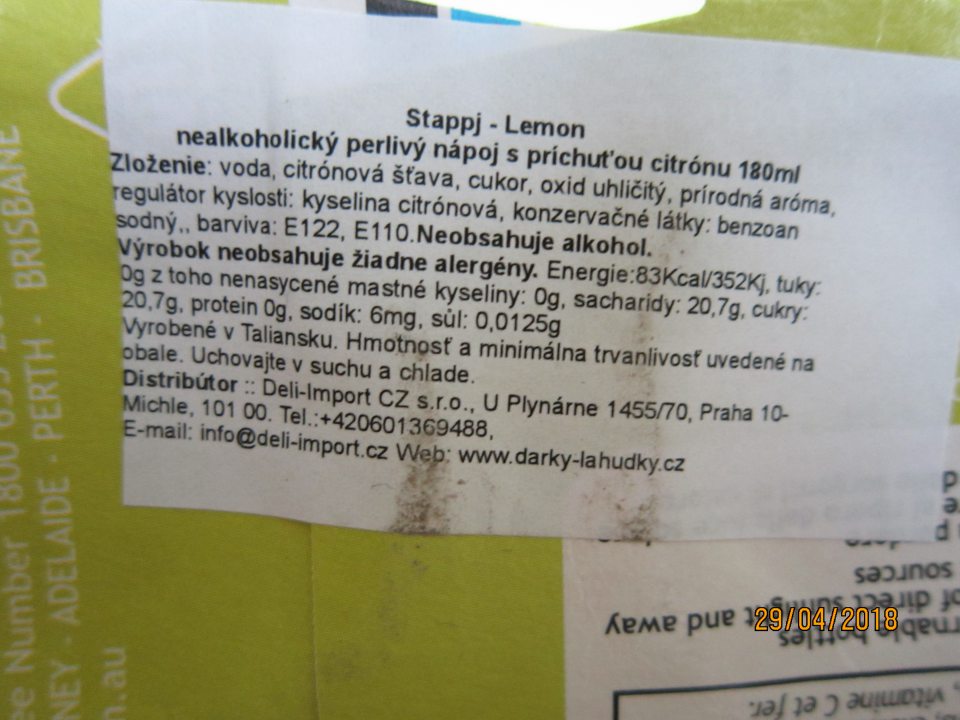 Nedostatočne označenie-Vzhľadom na prítomnosť farbív E122 a E 110 vo výrobku,na jeho etikete chýba upozornenie: Môže mať nepriaznivé účinky načinnosť a pozornosť detí. -3 druhy nealko nápojov