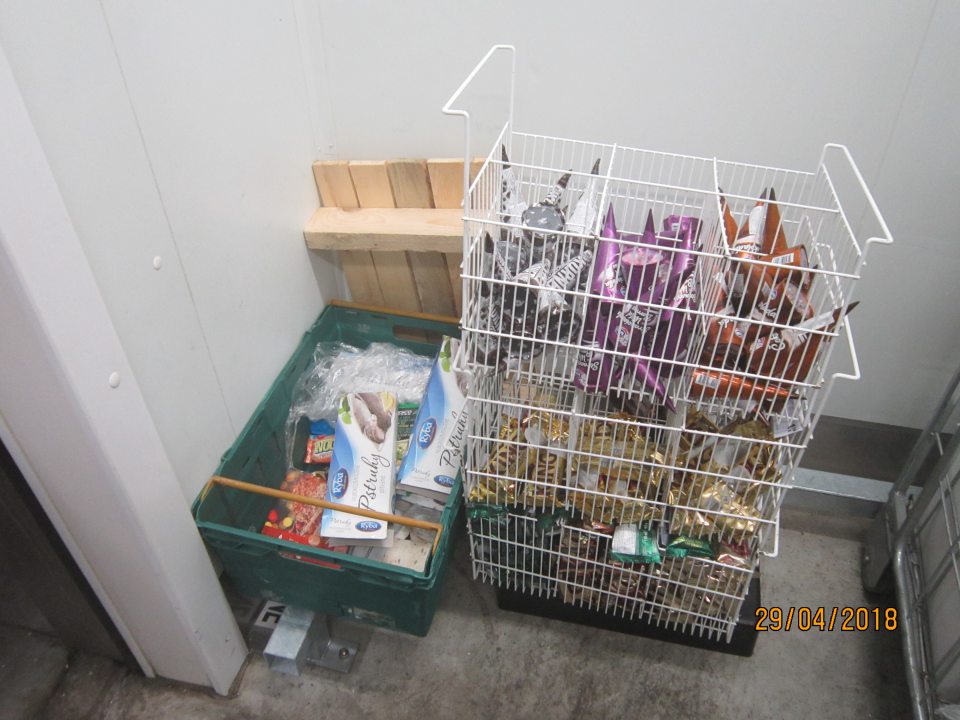 V mraziacom boxe č.33 uložený tovar na iný než pôvodný účel, ktorý nebol v čase kontroly zreteľne označený.