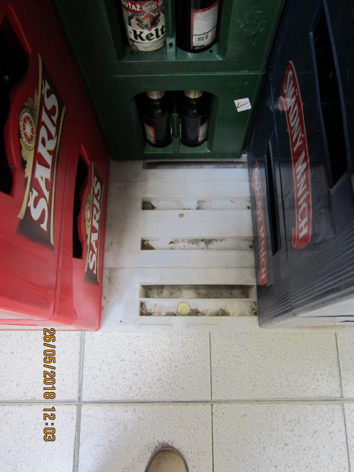 znečistená paleta a jej okolie nečistotami, nevedená evidencia