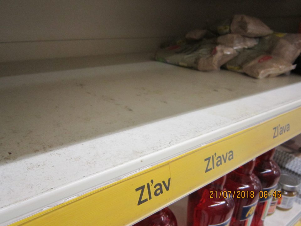 znečistené regály