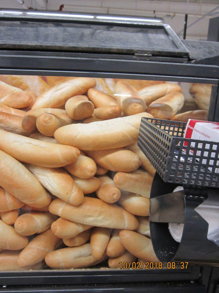 Vrchný čierny kryt znečistený usadeným prachom