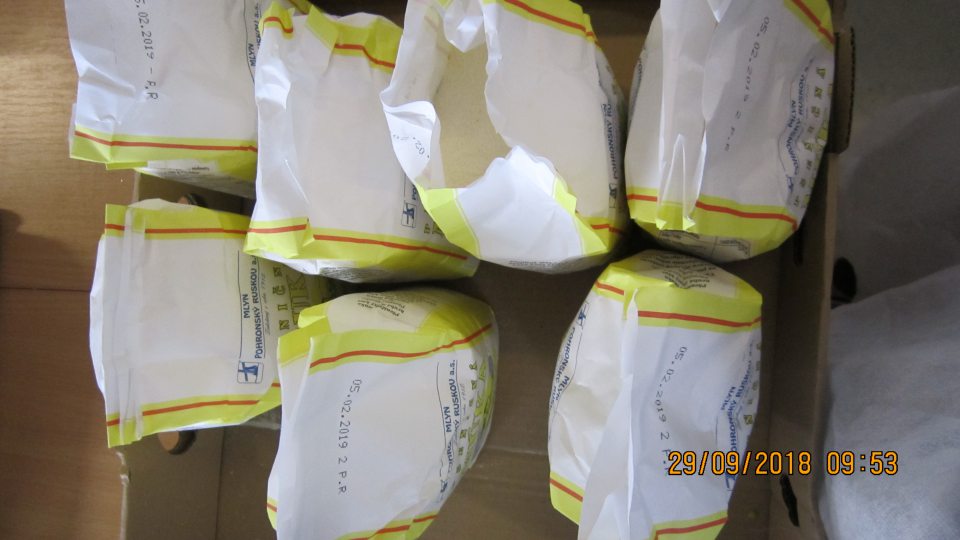 Poškodený priamy obal na tovare.