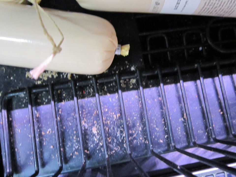 Znečistená ložná plocha chladiaceho zariadenia.