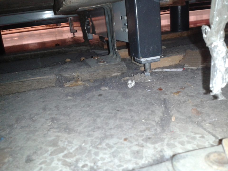 Znečistená podlaha na predajnej ploche