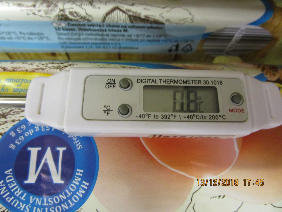 slepačie vajci na predajnej ploche uskladneneé pri teplote od +0,8°C do + 1,2°C 