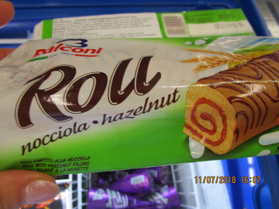 Jemné pečivo Roll nocciola hazelnut značka Balconi v celkovom množstve 3,0 m.j. a v celkovej cene 16,68 € , dmt : 30/11/2018 chýba označenie v kodifikovanej podobe štátneho jazyka, iba v maďarskom jazyku