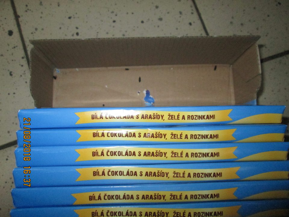 myšací trus zistený aj na predajnej ploche v kartóne s uloženou čokoládoua v kartóne s uloženým slivkovým lekvárom