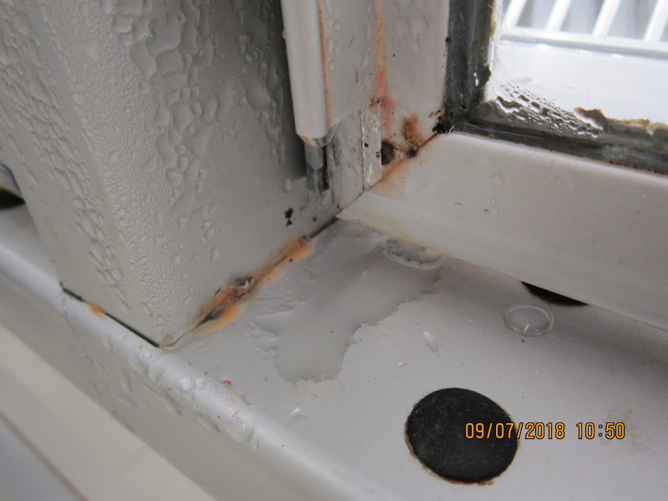 Znečistené chladiace zariadenia mliečnych a mäsových výrobkov.