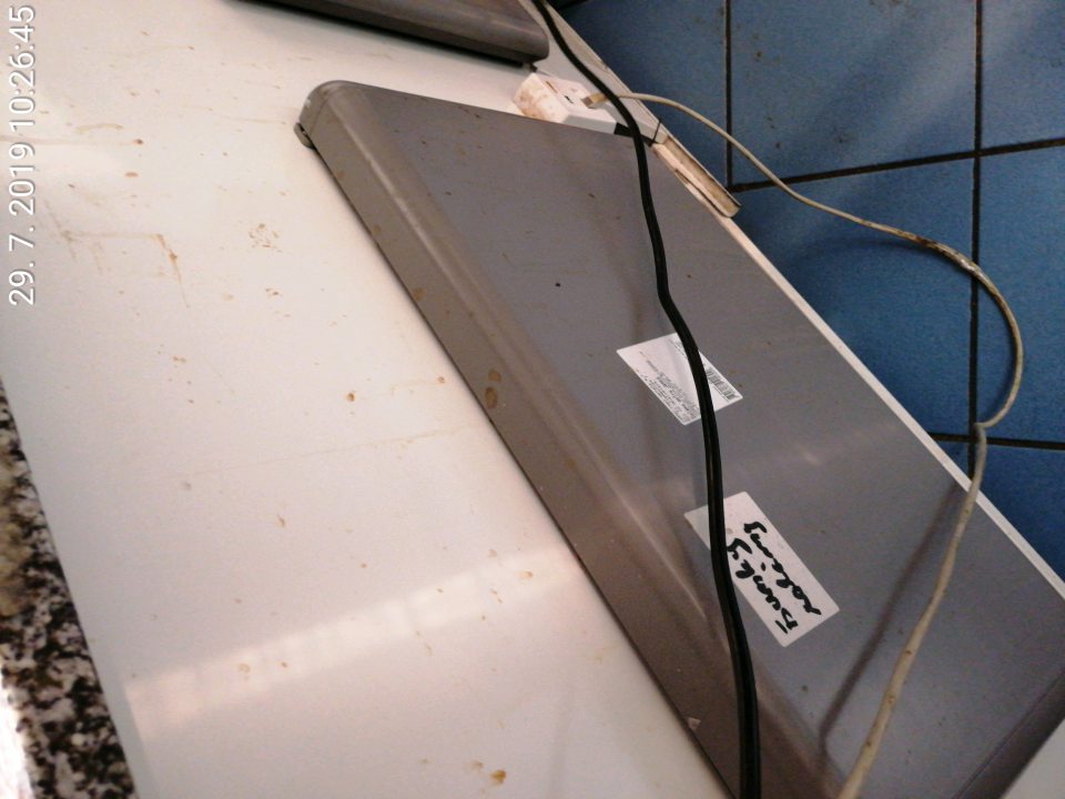 Znečistené chladiace vitríny