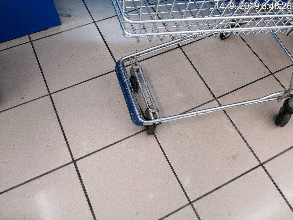 Znečistené nákupné vozíky