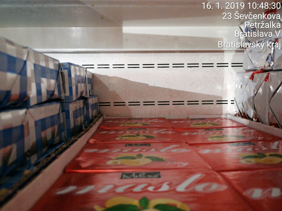 Chladiace vitríny znečistené plesňou