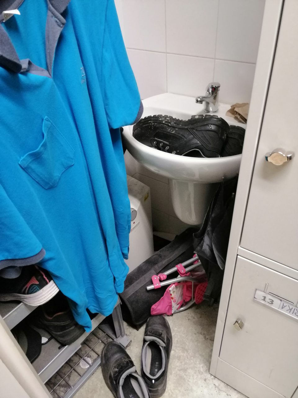 Neporiadok v šatni zamestnancov