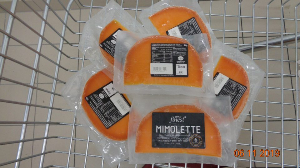 6ks vákuovo balených syrov neoznačených v kodifikovanej podobe štátneho jazyka.