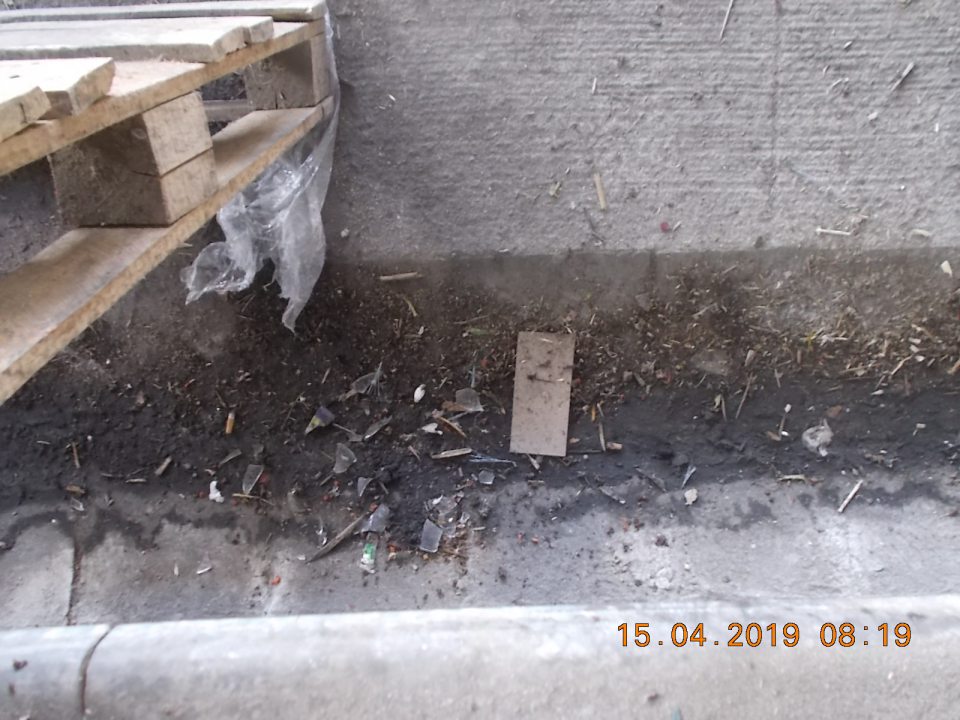 Znečistená príjmová rampa.