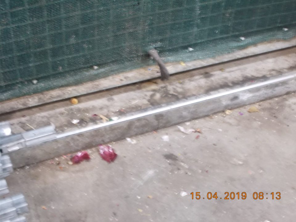 Znečistená príjmová rampa.