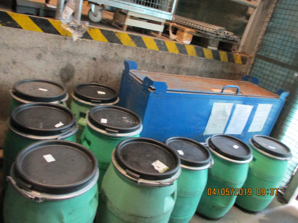 Vedľajšie živočíšne produkty uchovávané v nechladených priestoroch.