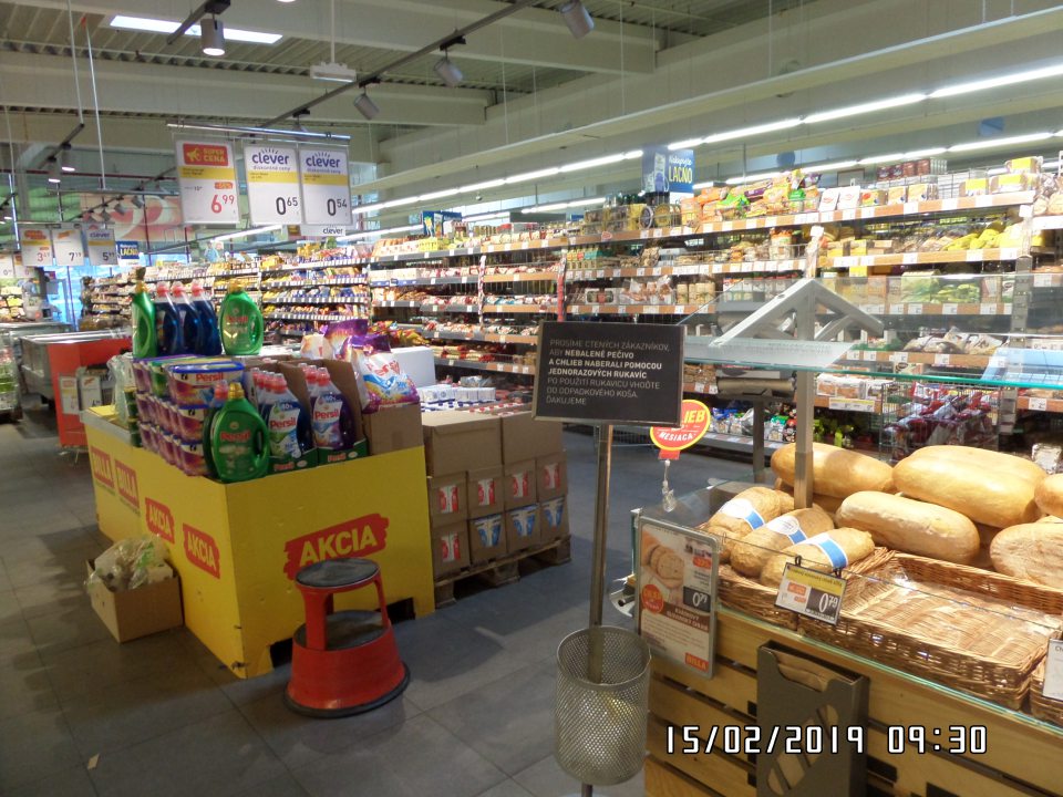 	Predaj nezlučiteľných druhov potravín - drogistický tovar v blízkosti nebalených pekárskych výrobkov.