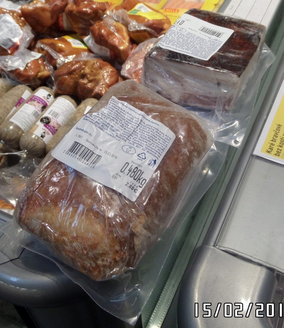 	Predaj vákuovo balených mäsových výrobkov s poškodeným obalom.