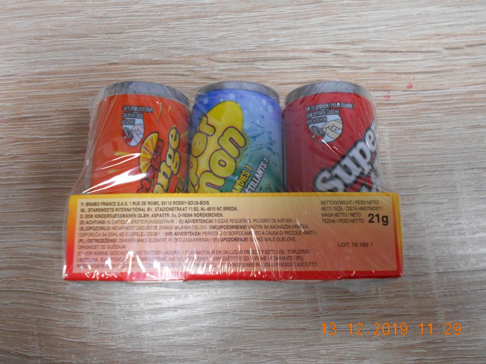 Neuvedený názov výrobku a dátum minimálnej trvanlivosti.
