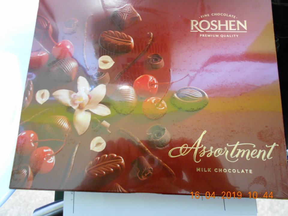 Informácie v označení jedného druhu potravinárskeho výrobku nie sú presné, jasné a zrozumiteľné pre spotrebiteľa . V zložení výrobku sú uvedené pojmy: kakaové tuky, čerešňová hľuzovka, mliekové čokolády, krémový fond, a pod.