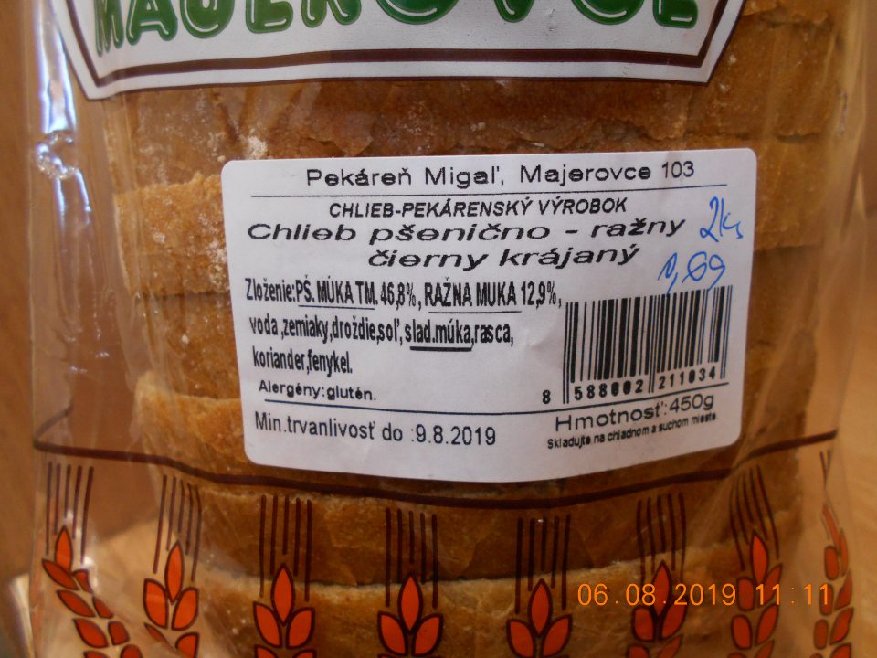 Zistené uvádzanie do obehu štyroch druhov pekárkskych výrobkov , u ktorých v ich zložení boli uvedené skratky, čo nie je pre spotrebiteľa ľahko zrozumiteľné.