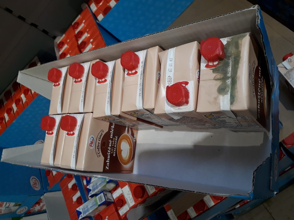 Povrch jedného originálneho balenia znehodnotený prítomnosťou plesne rodu Penicillium.