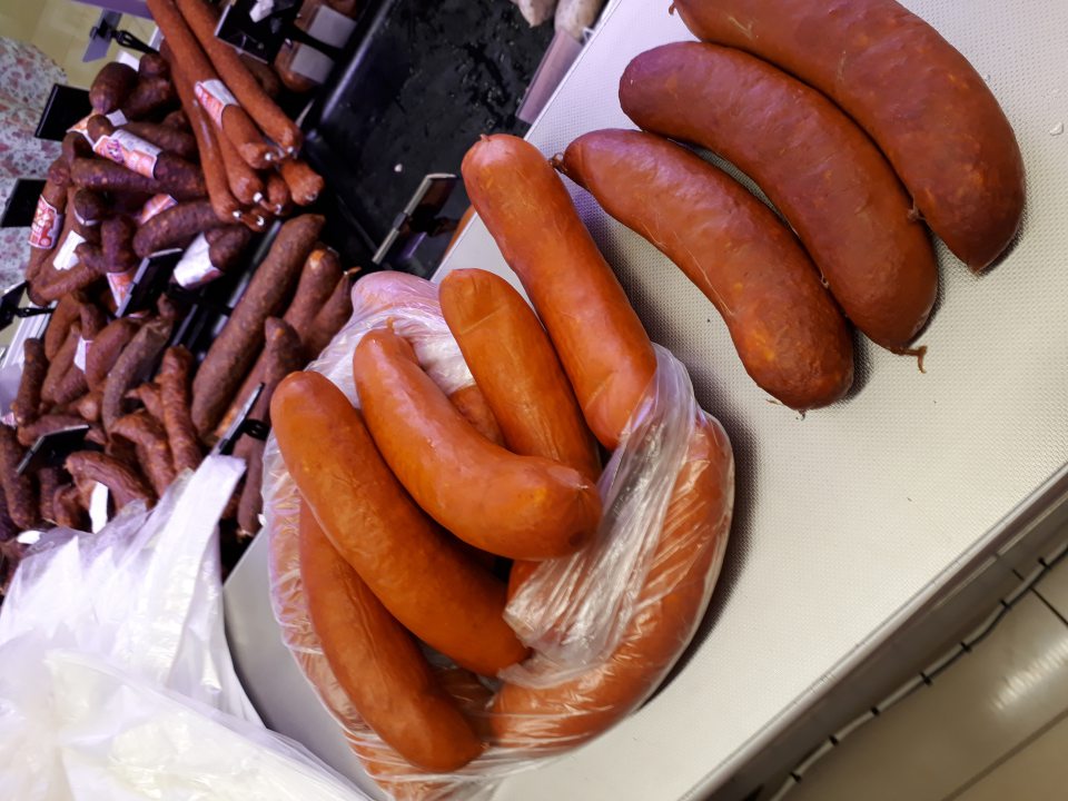 Laci klobása 6 ks, pomiešané čerstvé s nečerstvým, otvárané v rovnakom čase , evidencia PPP o skrátení DS po otvorení obalu nereálna.