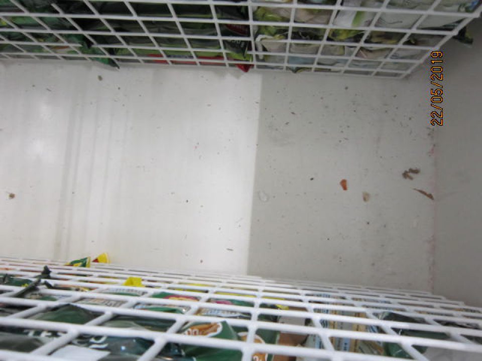 Mraziace zariadenia sú zanesené nečistotami.