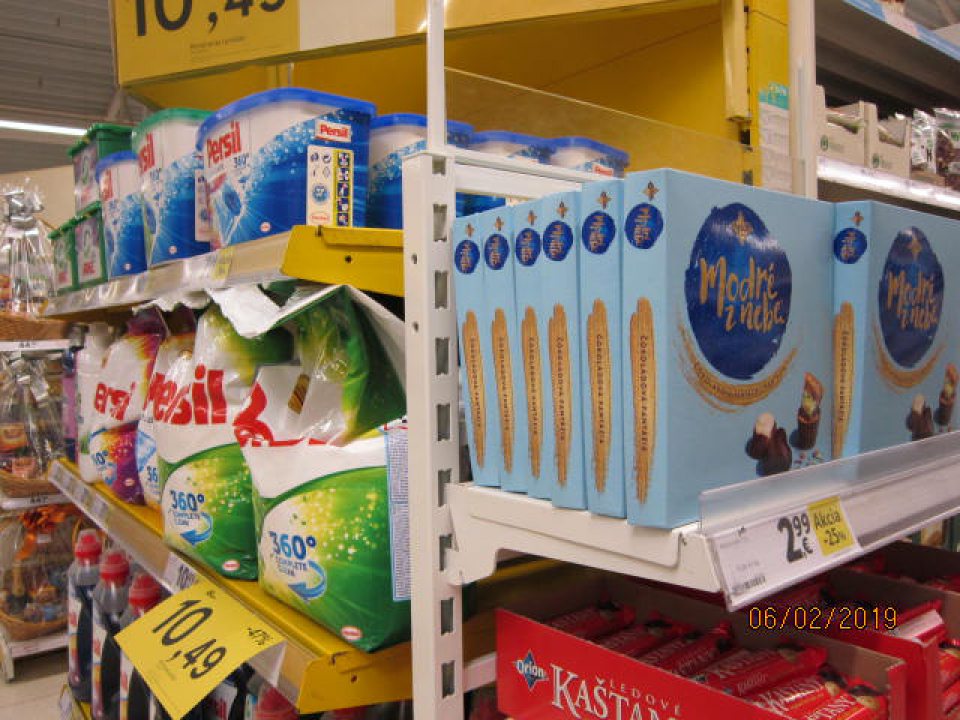 na predajni predaj zlučiteľných a nezlučiteľných výrobkov spolu.