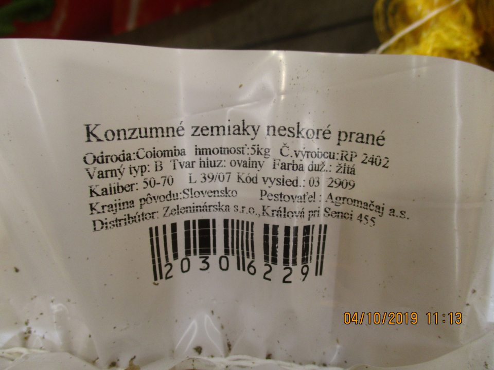 Prané zemiaky, okolo ktorých sa šíril silný hnilobný zápach. 