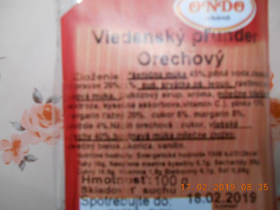 Nedostatok v označení výrobku: Viedenský pľunder Orechový 100 g- v zozname zložiek nie je zdôraznená zložka spôsobujúca alergiu alebo neznášanlivosť- vaječný bielok.