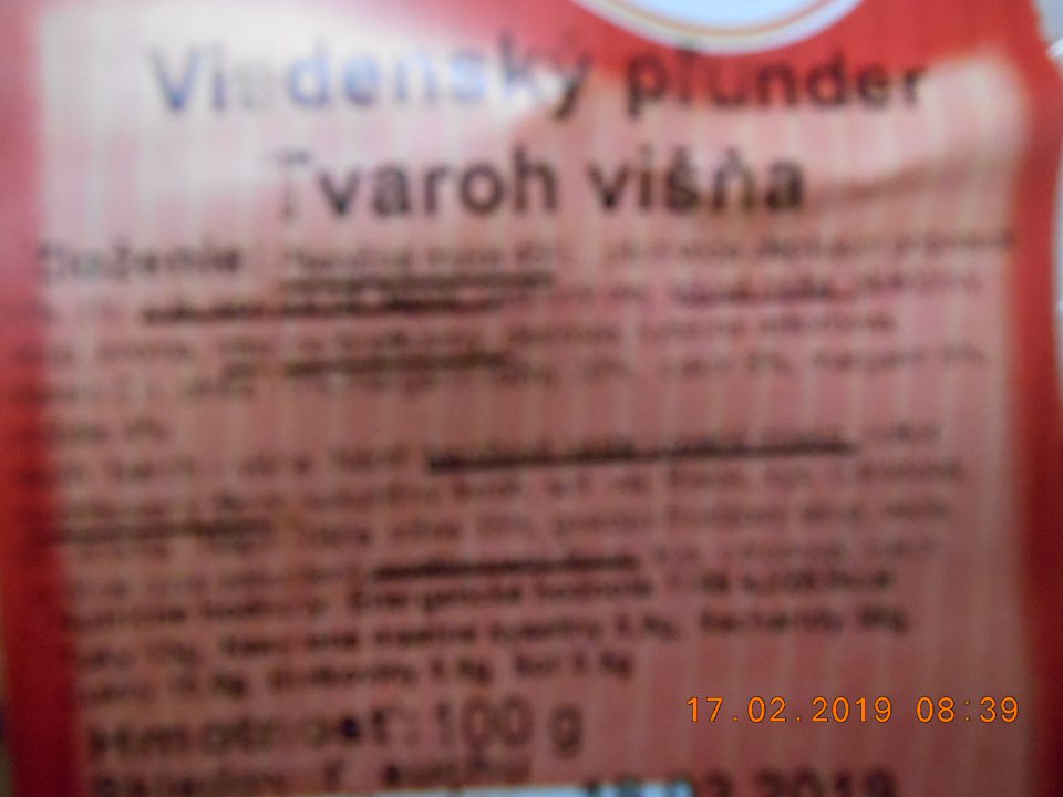 Nedostatok v označení výrobku: Viedenský pľunder Tvaroh višňa 100 g- v zozname zložiek nie je zdôraznená zložka spôsobujúca alergiu alebo neznášanlivosť- sušený vaječný bielok.