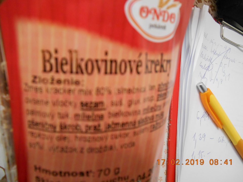 Nedostatok v označení výrobku: Bielkovinové krekry 70 g- v zozname zložiek nie je zdôraznená zložka spôsobujúca alergiu alebo neznášanlivosť- ovsené vločky.