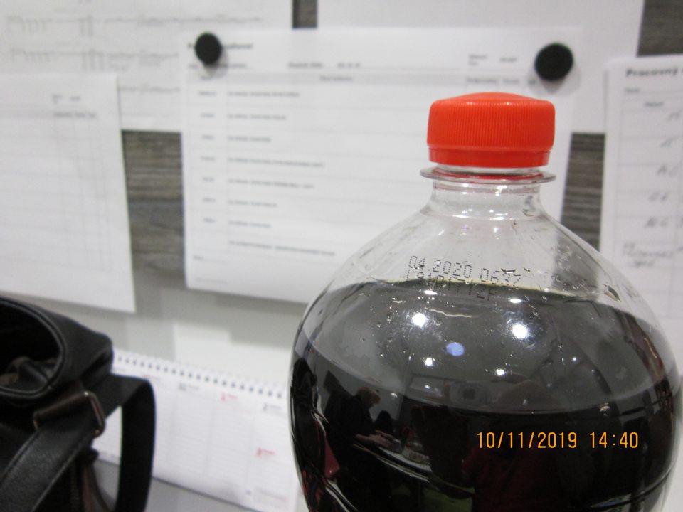 Predaj nesprávne označenej potraviny: "Cola Classic 2l", nealkoholický sýtený nápoj s kolovou príchuťou, s kofeínom - nesprávny spôsob uvedenia dátumu minimálnej trvanlivosti. Na výrobku uvedené: "Minimálna trvanlivosť do: 04.2020", správne má byť: "Minimálna trvanlivosť do konca: 04.2020".