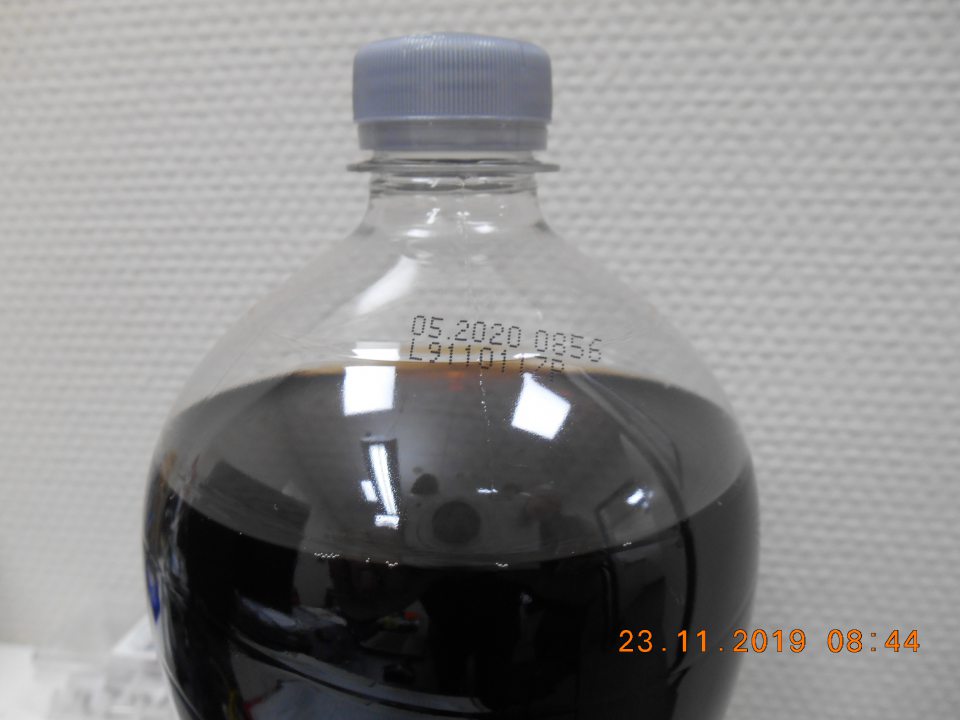 Predaj nesprávne označenej potraviny: "Cola light 2l", nealkoholický osviežujúci nápoj, sýtený, s kolovou príchuťou, s kofeínom, so zníženou energetickou hodnotou - nesprávny spôsob uvedenia dátumu minimálnej trvanlivosti. Na výrobku uvedené: "Minimálna trvanlivosť do: 05.2020", správne má byť: "Minimálna trvanlivosť do konca: 05.2020". 