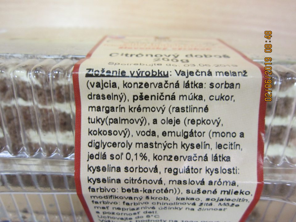 Nedostatok v označení výrobku: Citrónový doboš 200 g - v zozname zložiek nie sú zdôraznené zložky spôsobujúce alergiu alebo neznášanlivosť - vaječná melanž, pšeničná múka.