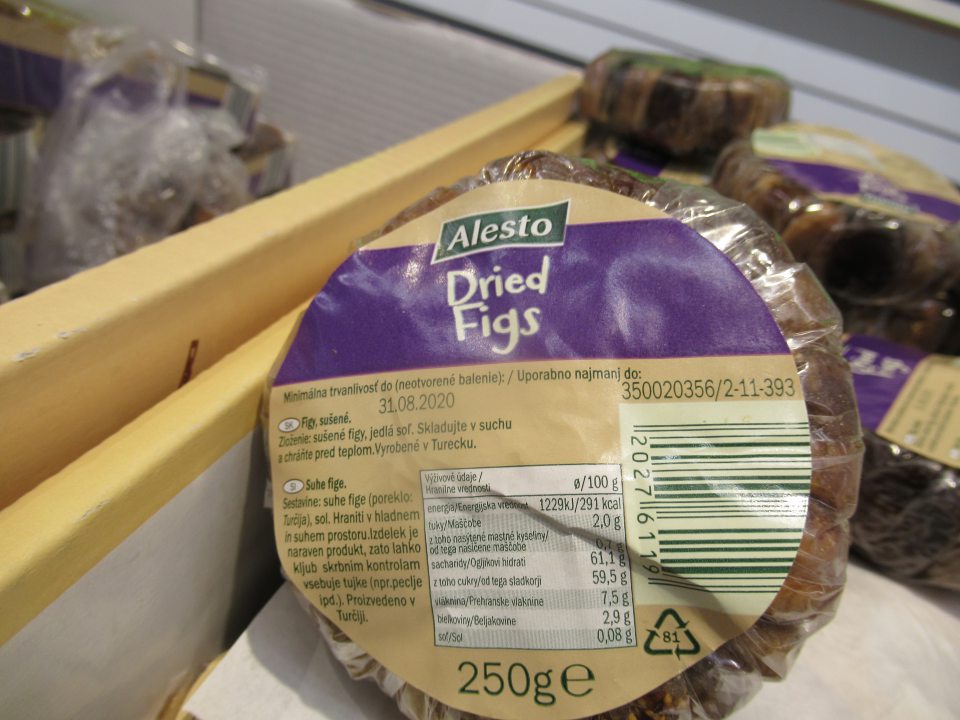 Nedostatky v označení výrobku-  nebol uvedený výrobca, distribútor, dovozca ani prevádzkovateľ zodpovedný za údaje v označení.