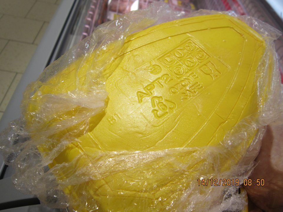 Predaj výrobku Kurča bez drobkov nedostatočne zabalené, obal  /prieťažná fólia/ neprilieha na podložku. 