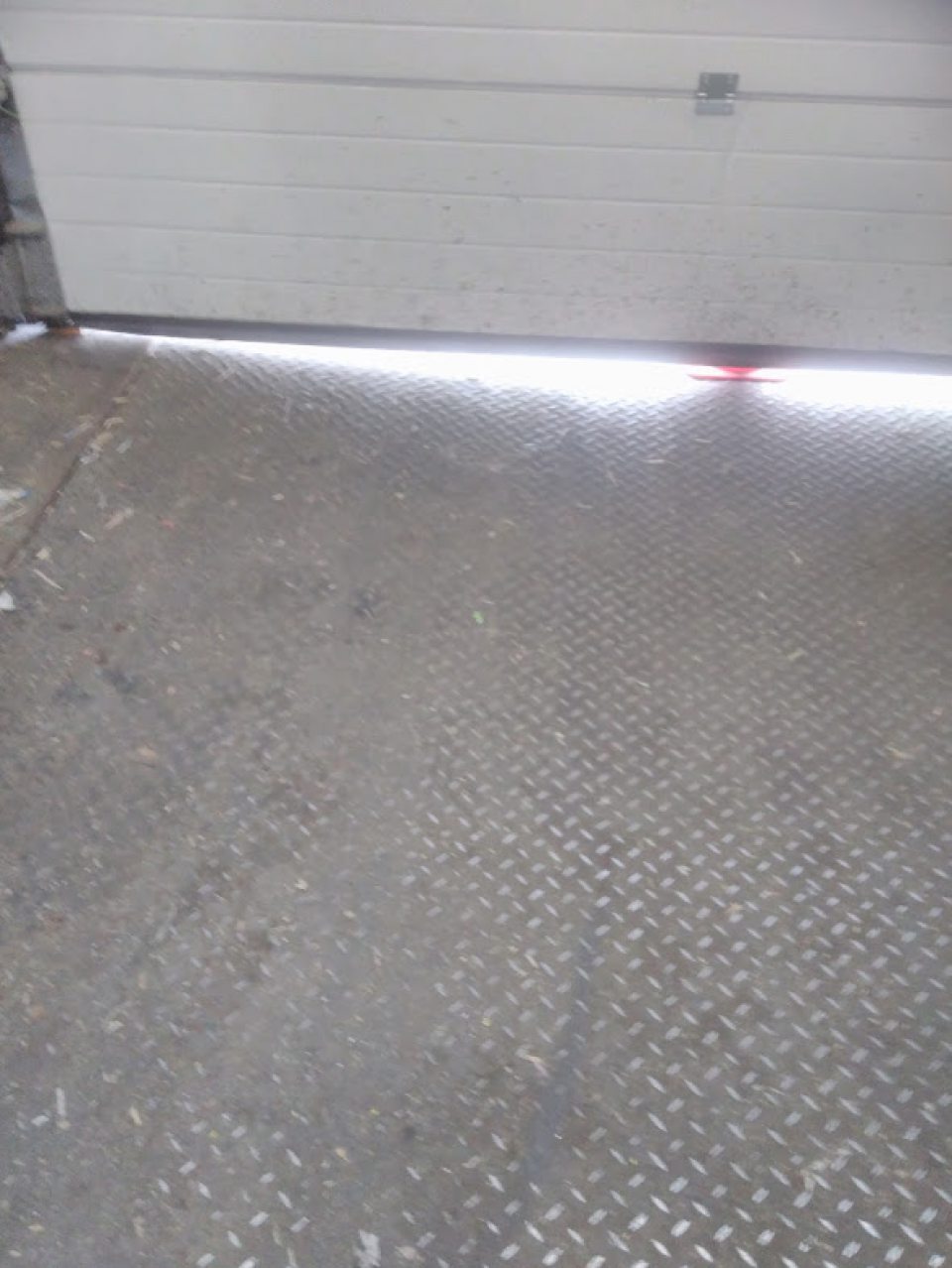 Pokazený zatvárací systém brány č. 77