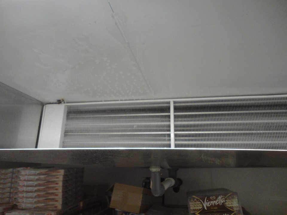 Námraza na mraziacej jednotke v mraziacom boxe 1.42