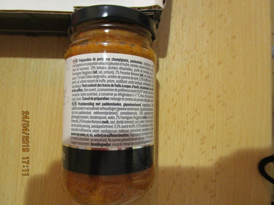 U 3 druhov výrobkov, a to: 1.Pesto Calabrese 190g , DMT:09/2020 2. Tuna Pesto 190g, DMT: 09/202, 3.Mushroom Pest 190g, DMT: 09/2020, v celkovom množstve 1.33 kg a v celkovej cene 12,53 €, výrobca : Geproduceerd in Italie, Lidl Nederland GmbH, Postbus 198, NL - 1270 AD Huizen chýbalo označenie v kodifikovanej podobe štátneho jazyka