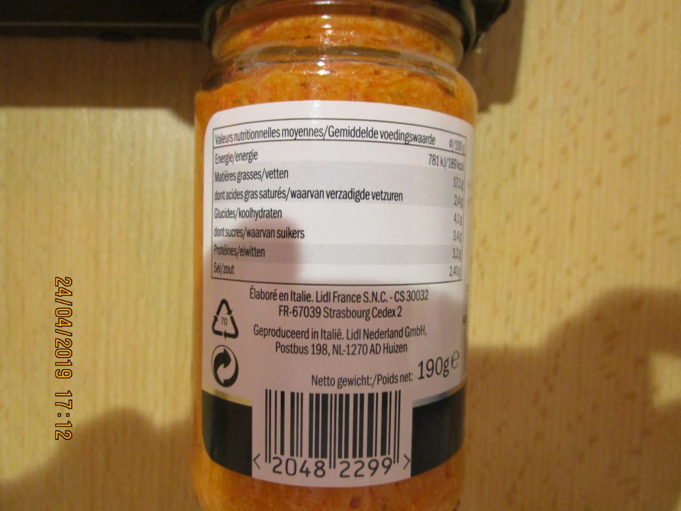 U 3 druhov výrobkov, a to: 1.Pesto Calabrese 190g , DMT:09/2020 2. Tuna Pesto 190g, DMT: 09/202, 3.Mushroom Pest 190g, DMT: 09/2020, v celkovom množstve 1.33 kg a v celkovej cene 12,53 €, výrobca : Geproduceerd in Italie, Lidl Nederland GmbH, Postbus 198, NL - 1270 AD Huizen chýbalo označenie v kodifikovanej podobe štátneho jazyka